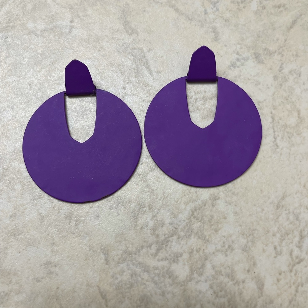 Purple Kendra Scott dangle earrings. New w/o tags.
